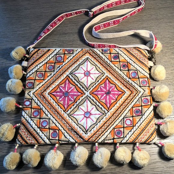 SALE!!!!!! NWT Embroidered Purse with Adjustable Strap - Picture 1 of 5